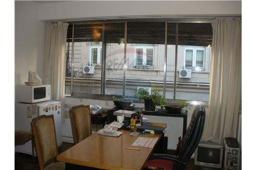 Paraguay 600 oficina con mucha luz. Baja expensa