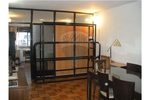 Paraguay 600 oficina con mucha luz. Baja expensa