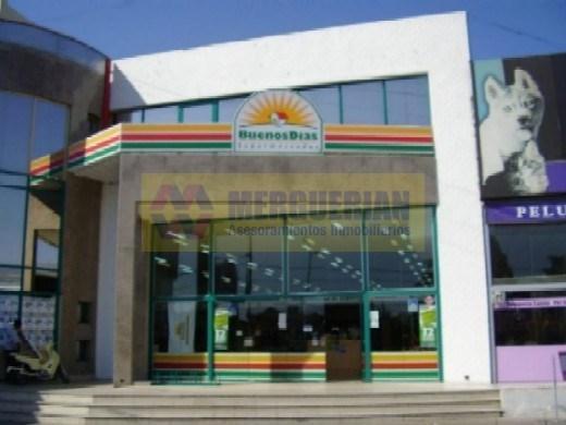 Local en Venta. 1049 m2. 1052 m2c