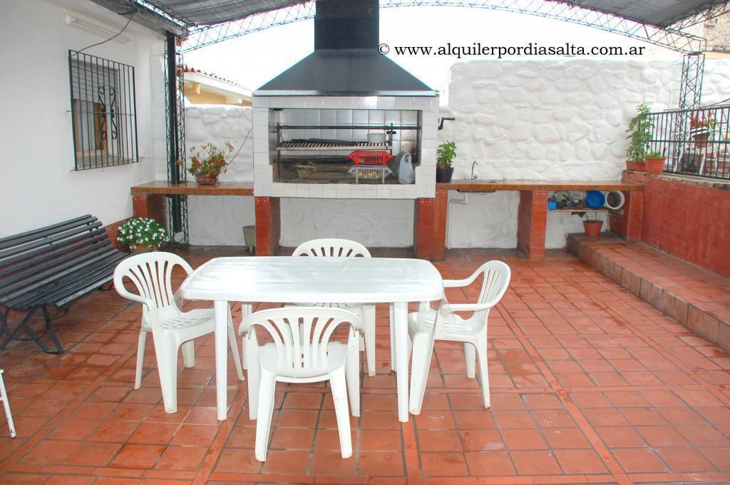 ALQUILER TEMPORARIO, CASA CON PILETA, EN 3 CERRITOS PARA 9 PERSONAS