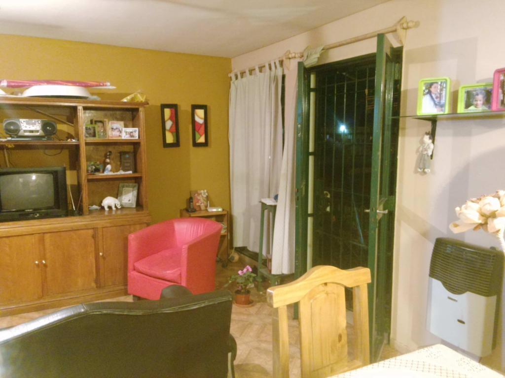 VENDO IMPECABLE DPTO 2° PISO LAS HERAS