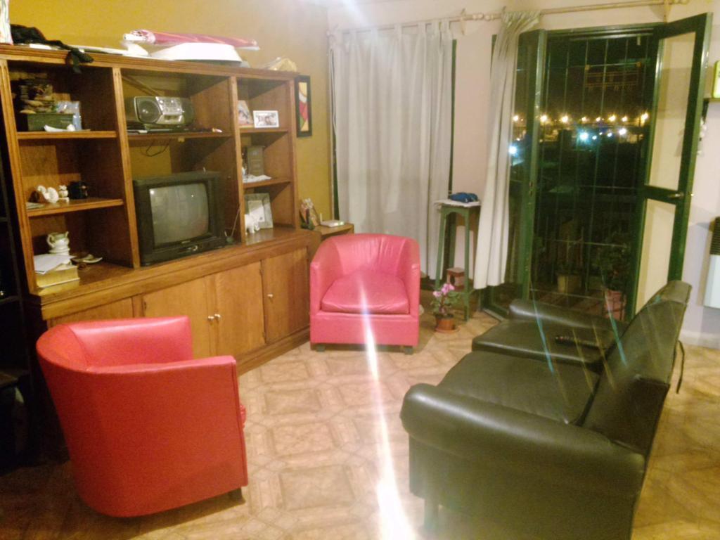 VENDO IMPECABLE DPTO 2° PISO LAS HERAS