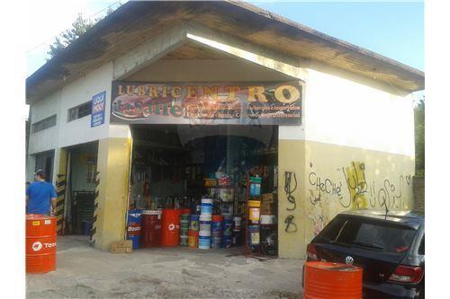 2 locales comerciales y terreno