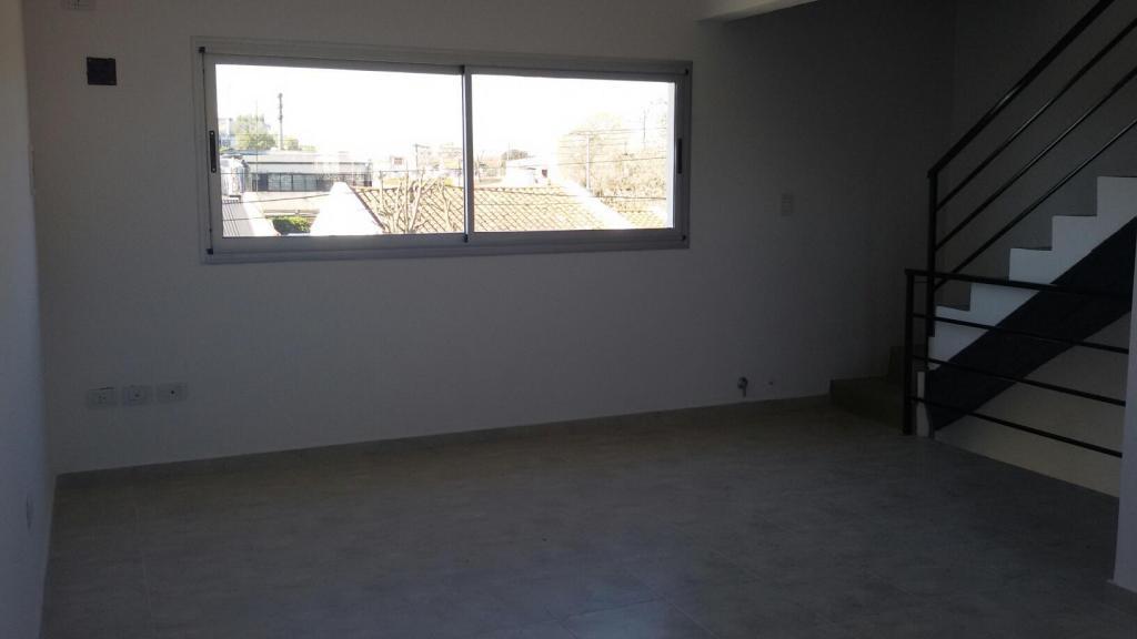 TRIPLEX EN ALQUILER 84 y 120