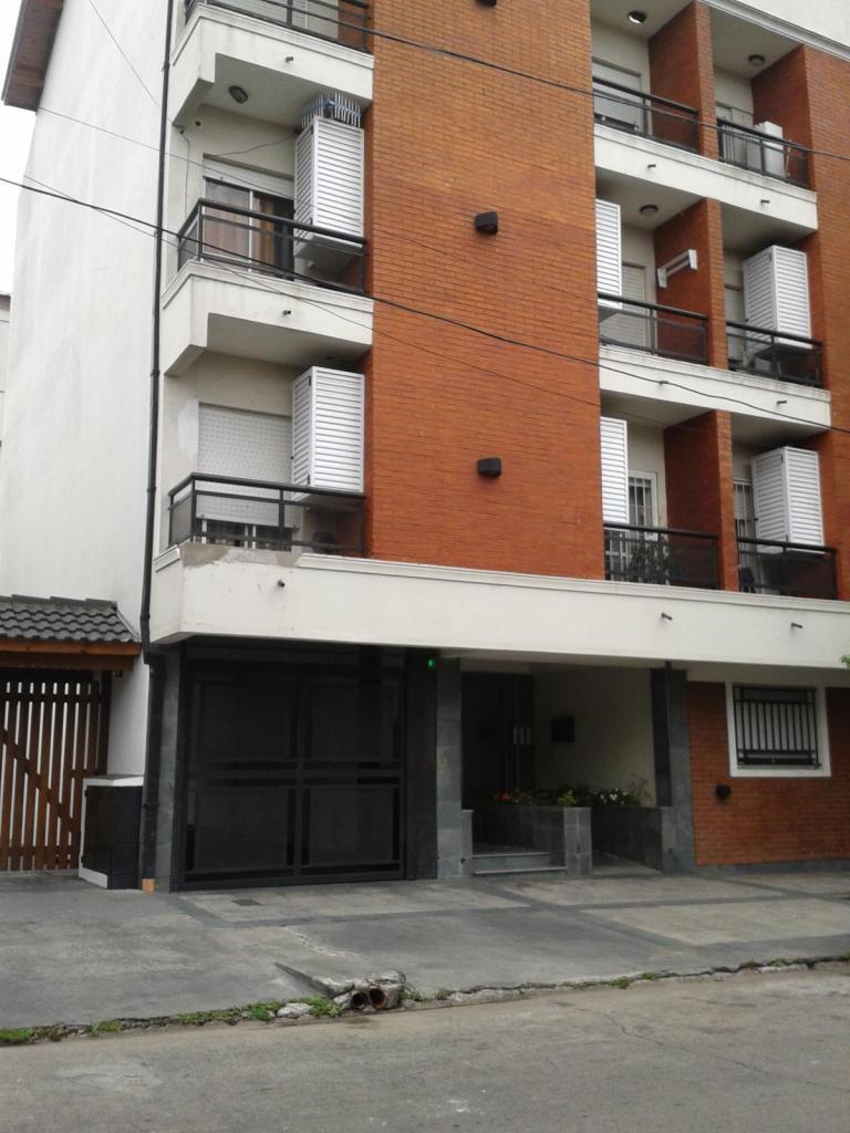 Departamento de dos ambientes en moron