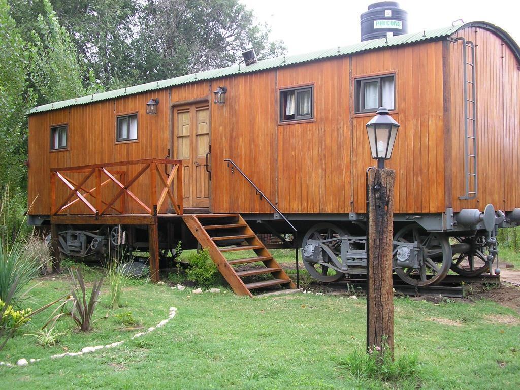 Vagones antiguos 2 de ferrocarril reciclados para cabañas