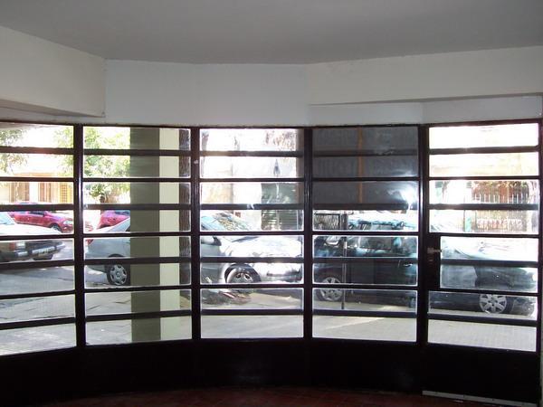 VENDO 6 entre 65 y 66 Inmueble apto destino comercial o vivienda 18m2 Alquilado