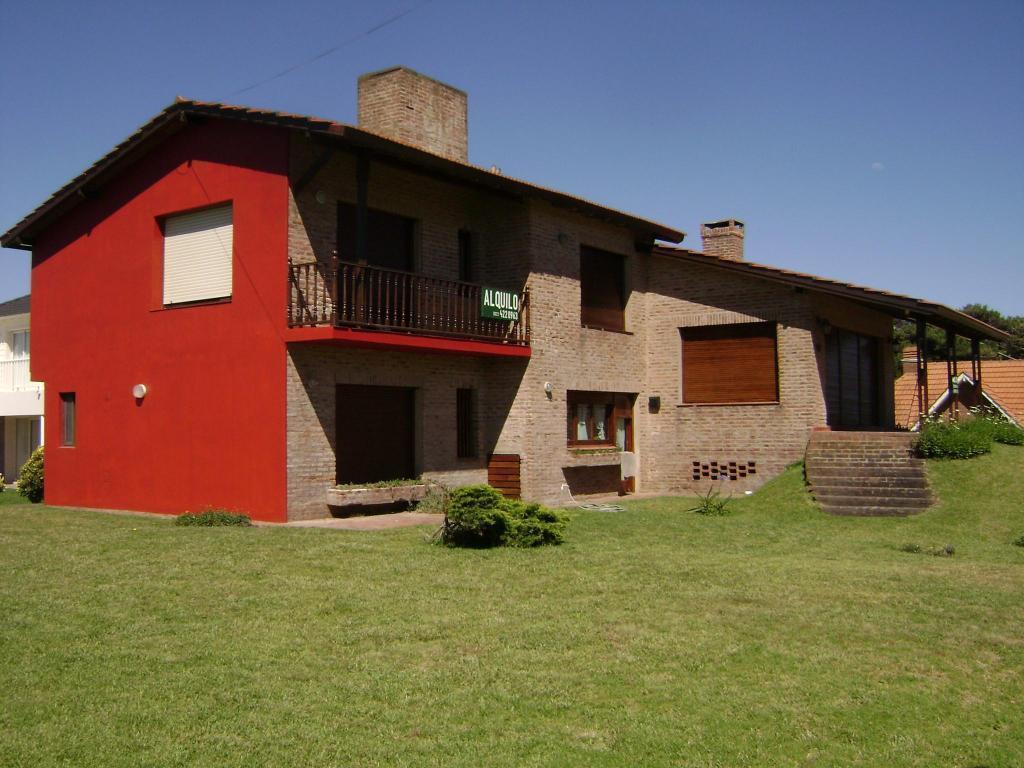 VENDO CHALET EN PINAMAR A 50 mts de la playa