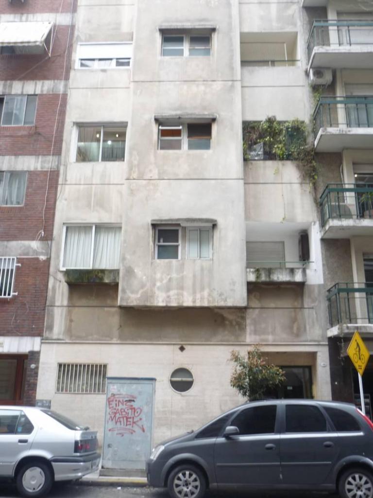 Monoambiente con balcón al frente en Barrio Norte