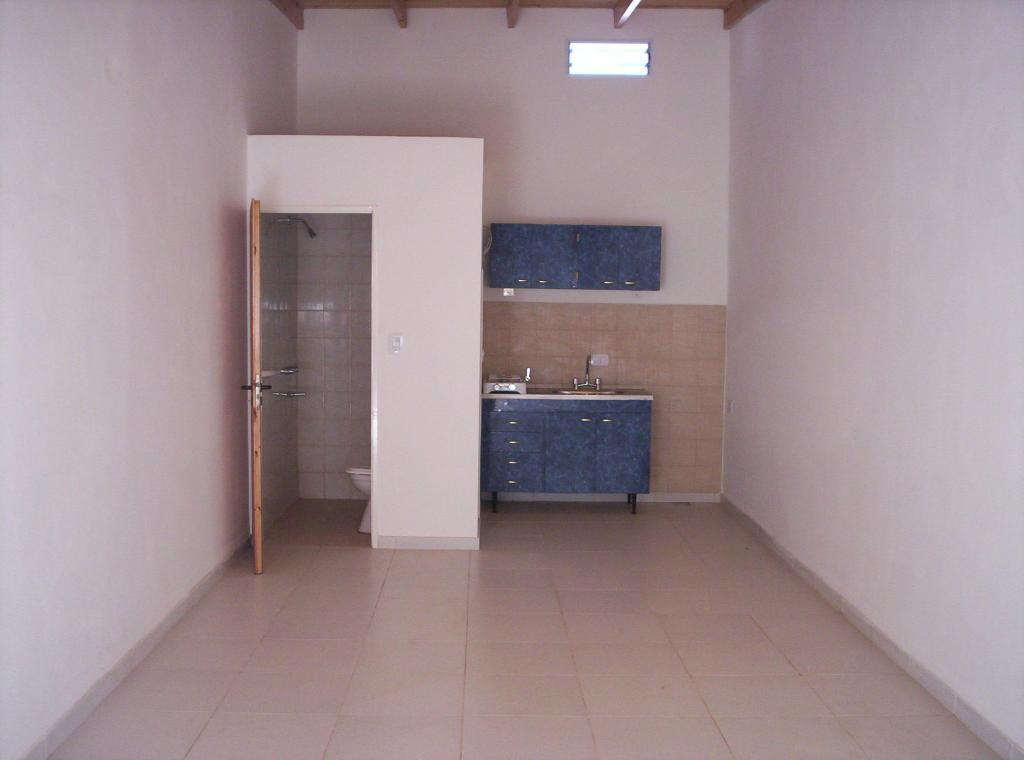 36 y 21, monoambiente nuevo. $2700. Solo mujer sola