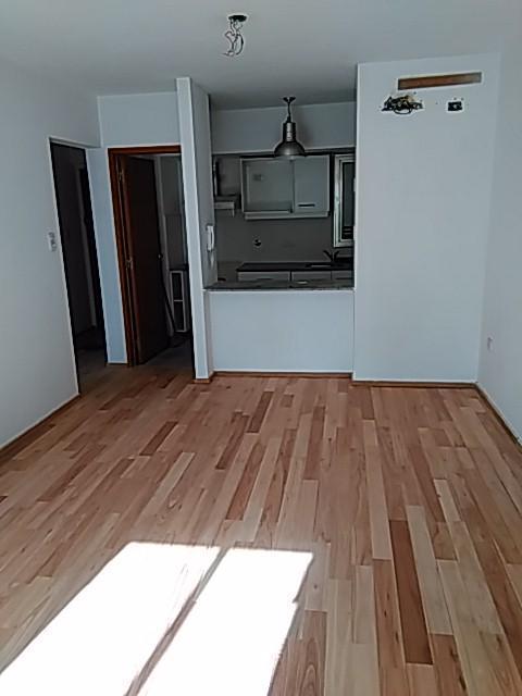 55 y 8 IMPECABLE CON BALCÓN AL FRENTE $5500