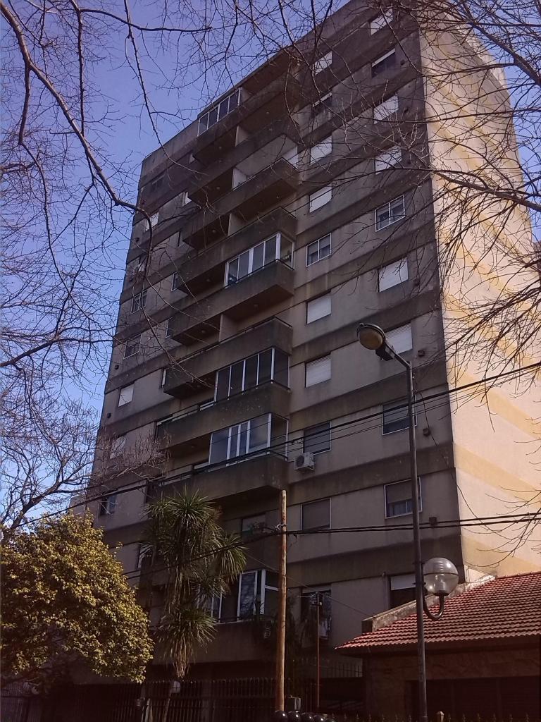 INMOBILIARIA alquila 62 Y 4 DEPTO 3 DORMS C/P..... $ 5.500 MAS EXPENSAS