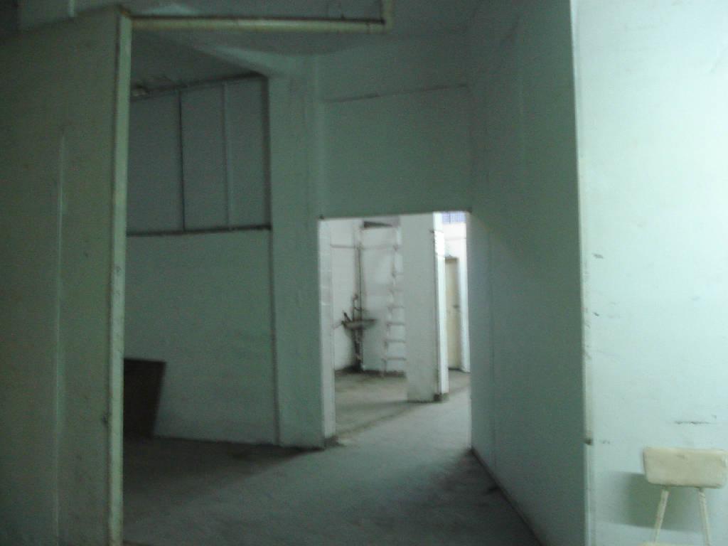 LOCAL C/CÁMARA FRIGORÍFICA Y VESTUARIOS