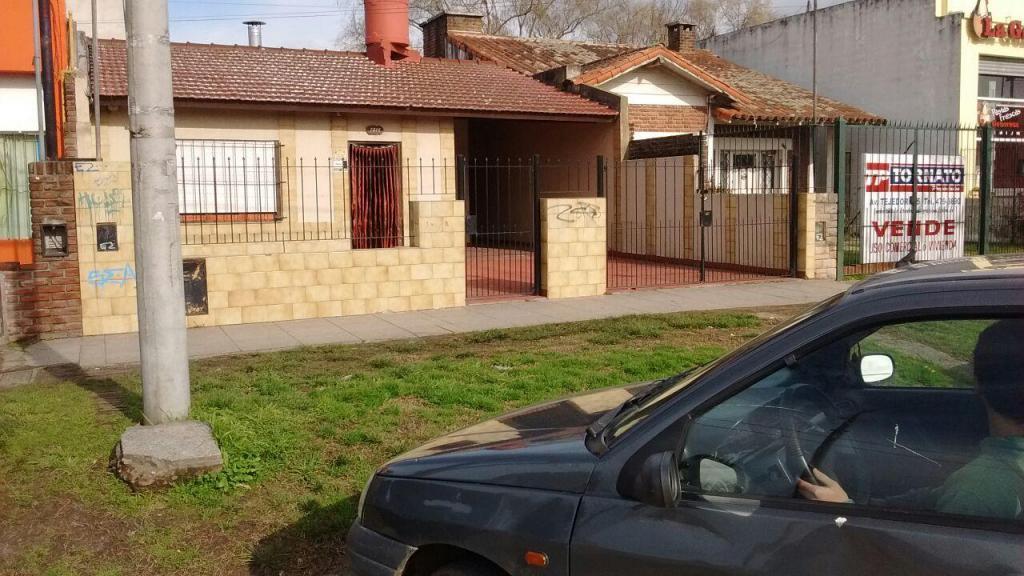 Venta Casa Chalet 3 Ambientes CONSTITUCION Y 180