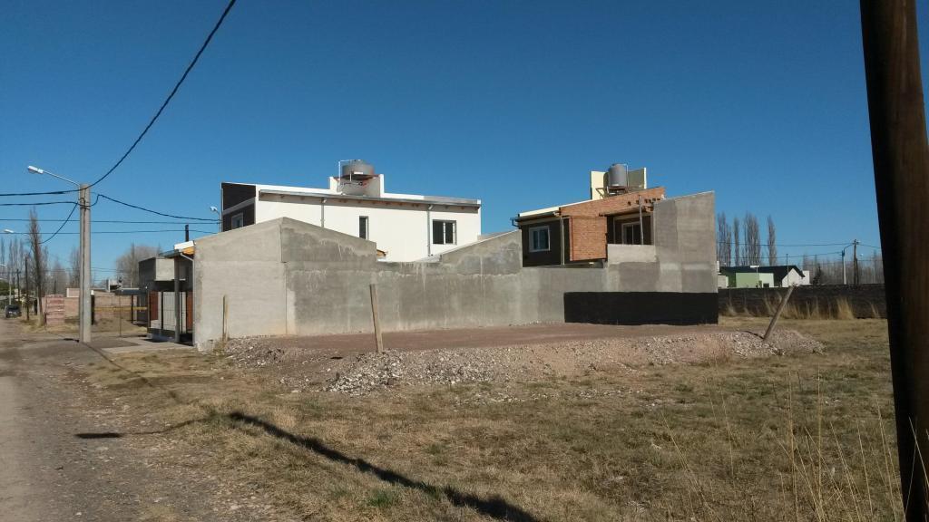 LOTE EN PLOTTIER, DE 300 mts2 , barrio LA CASONA