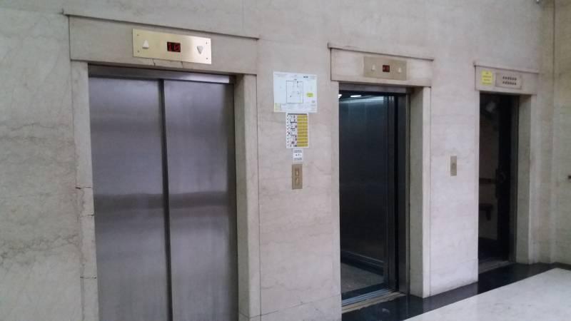 GRAN OFICINA EN EDIFICIO DE CATEGORIA EN PLENO CENTRO CON COCHERAS