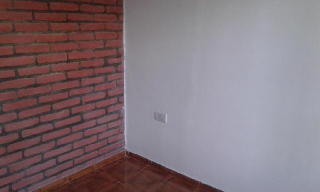 ambiente unico para un adulto $ 2800 / mes con patio