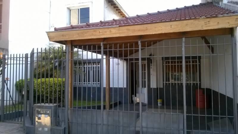 CASA DE 4 AMBIENTES EXCELENTE UBICACIÓN BARRIO NAON