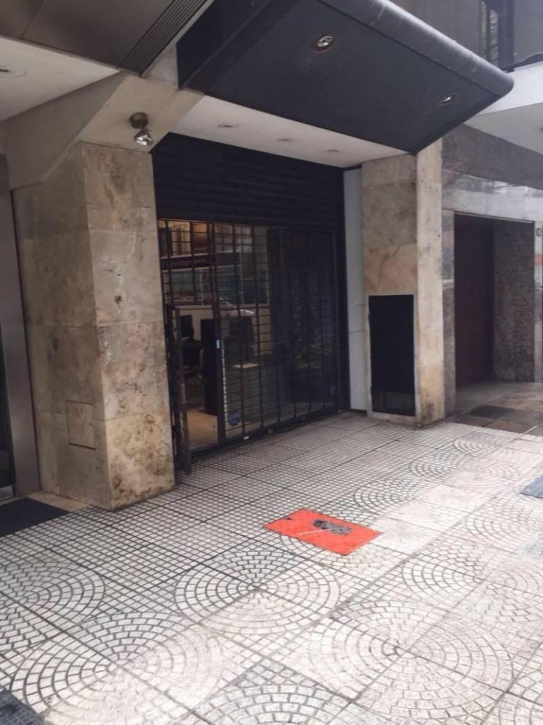 EXCELENTE LOCAL COMERCIAL A MTS DE LIBERTADOR