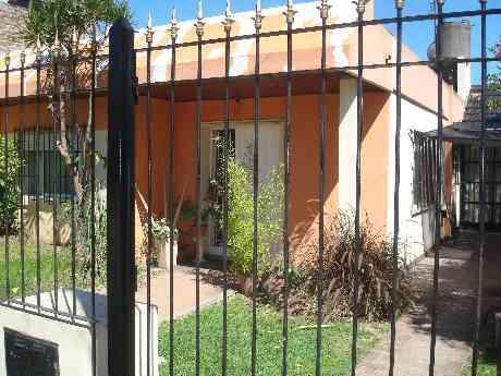 Casa PH en alquiler en Villa Luzuriaga PI1I