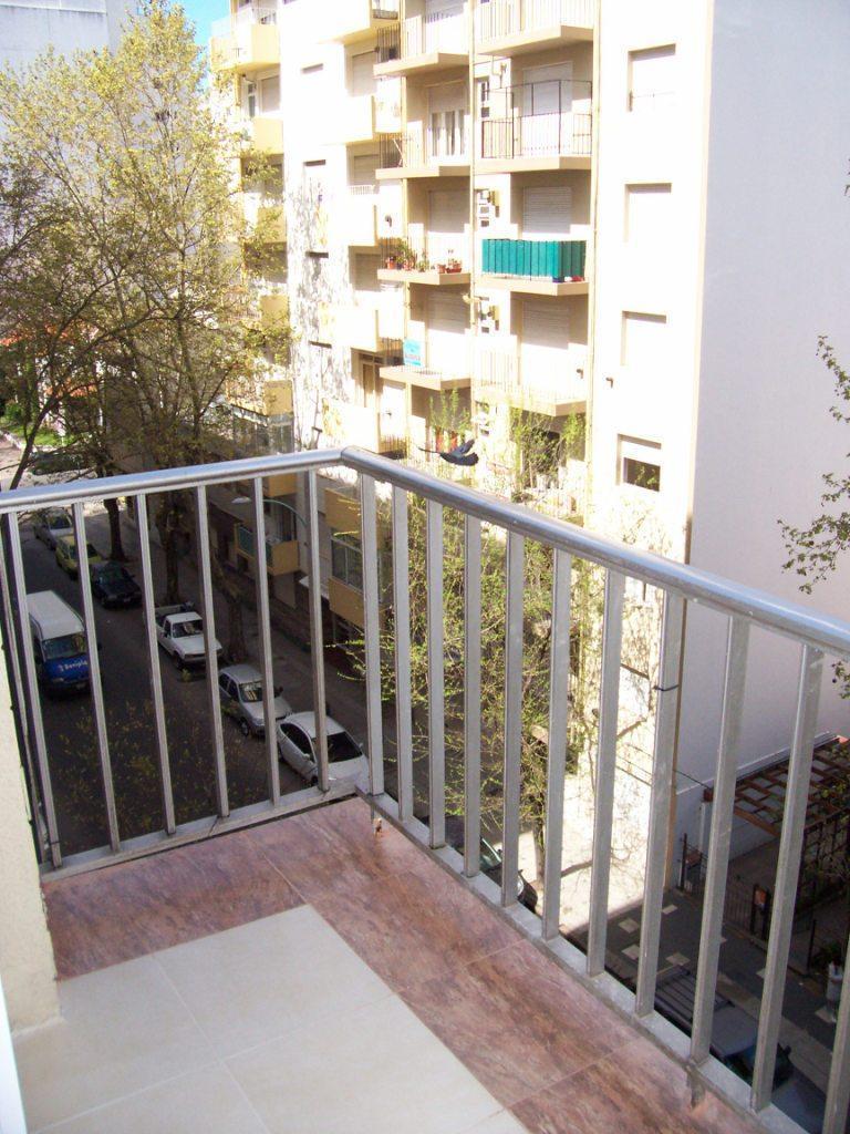 2 ambientes a la calle balcón. A nuevo Plaza Colón