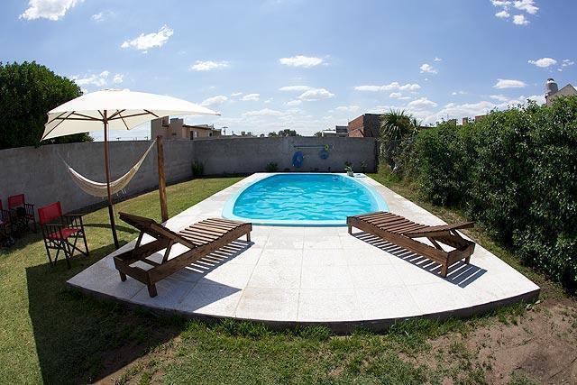 Amplia Casa Dos Plantas con Pileta a Diez Cuadras del Mar. Código 564