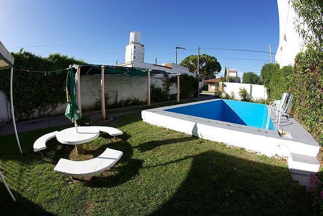 Casa con Pileta a Ocho Cuadras del Mar. Código 511