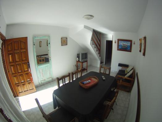 Triplex para 7 personas con parrilla, patio y garaje descubierto 514