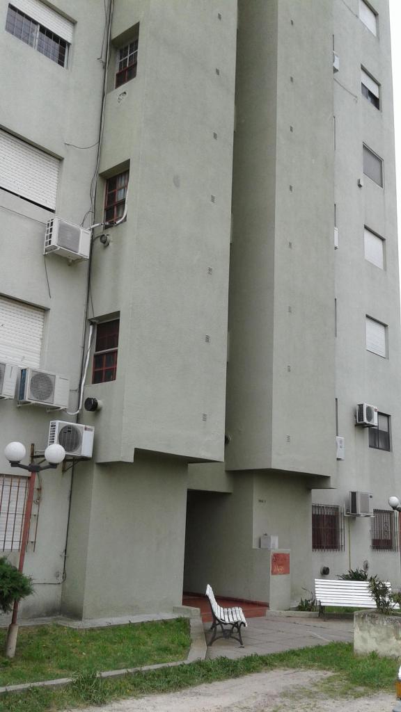 29 entre 43 y 44 departamento 1 2 dormitorios con entrada de auto $4800.00