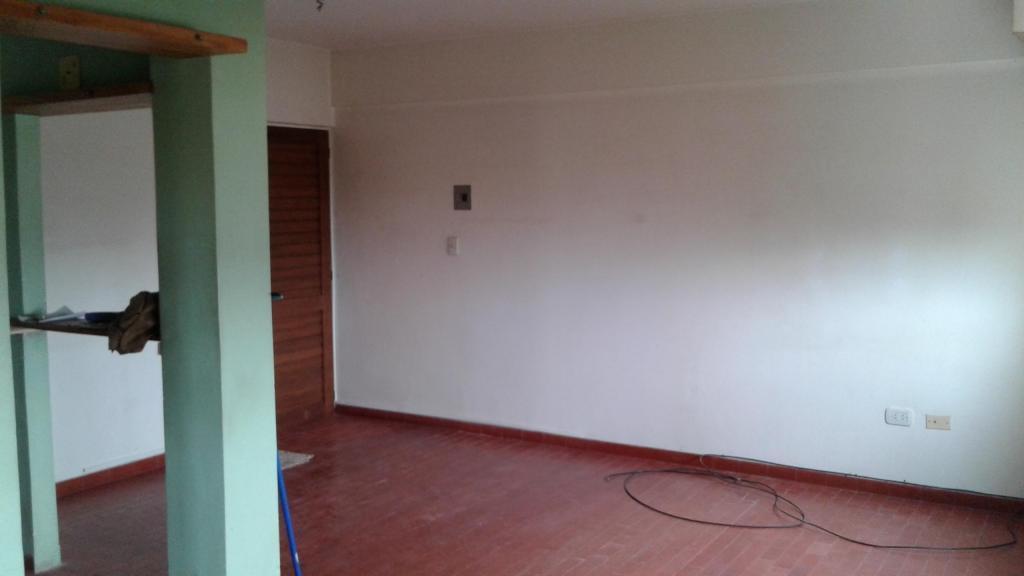 29 entre 43 y 44 departamento 1 2 dormitorios con entrada de auto $4800.00