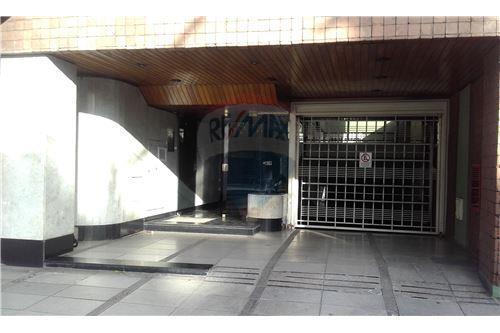 Departamento de 3 ambientes con balcón corrido