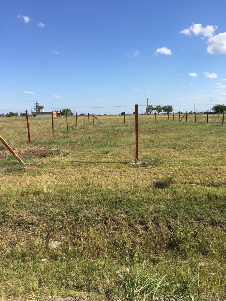 vendo terreno en sobre esquina FUERZA AEREA Y LA RASTRA DON MATEO FUNES