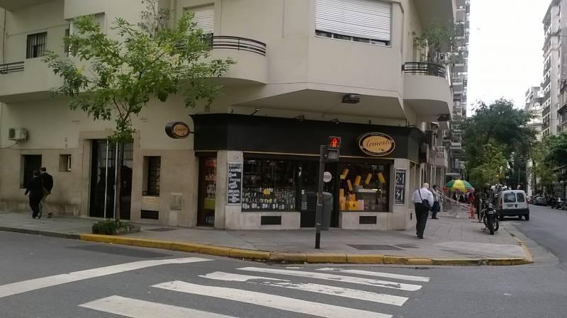 Melo esq. Uriburu: Excelente local en esquina. Venta con Renta