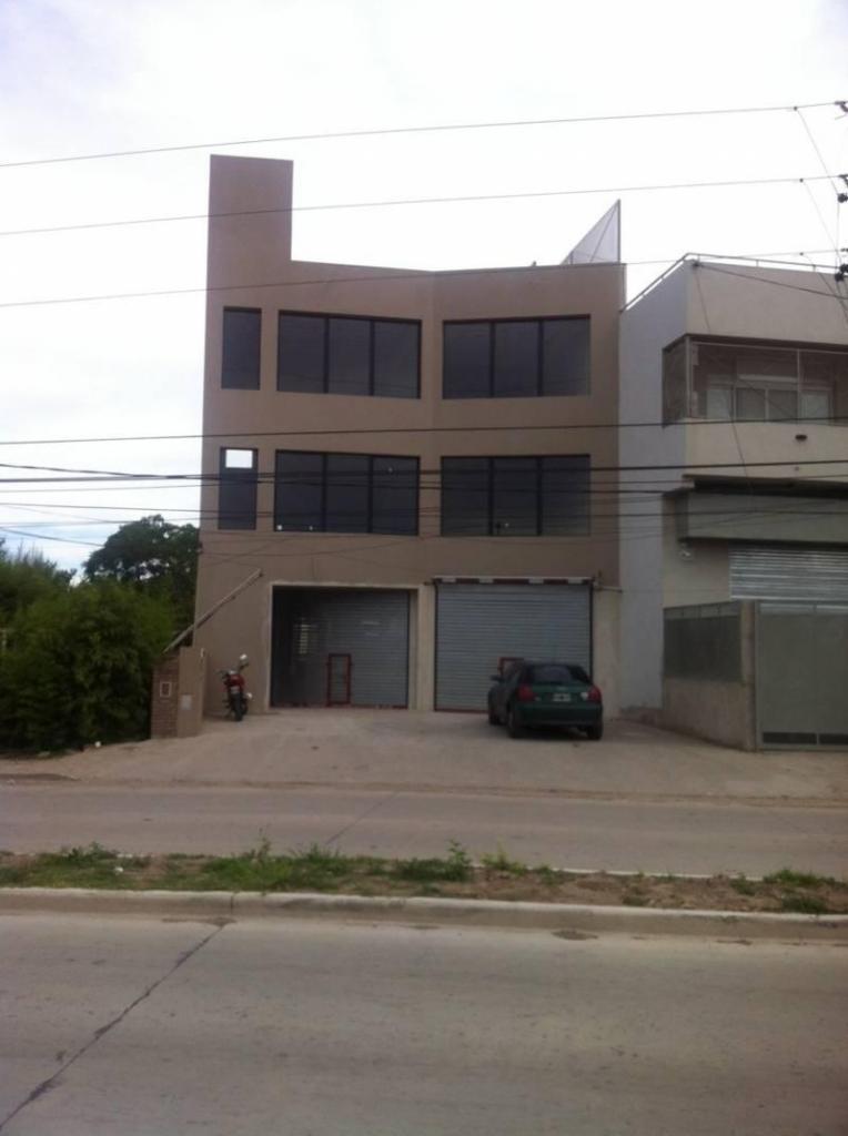 Importante Edificio de oficinas con local al publico de 550 m2 cercano a Nordelta y a Villanueva sobre ruta 27