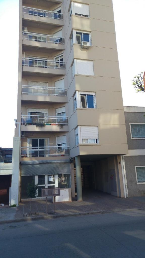 Dpto venta 2 dorm. 2 b. cochera c/balcón frente en Tucuman 139