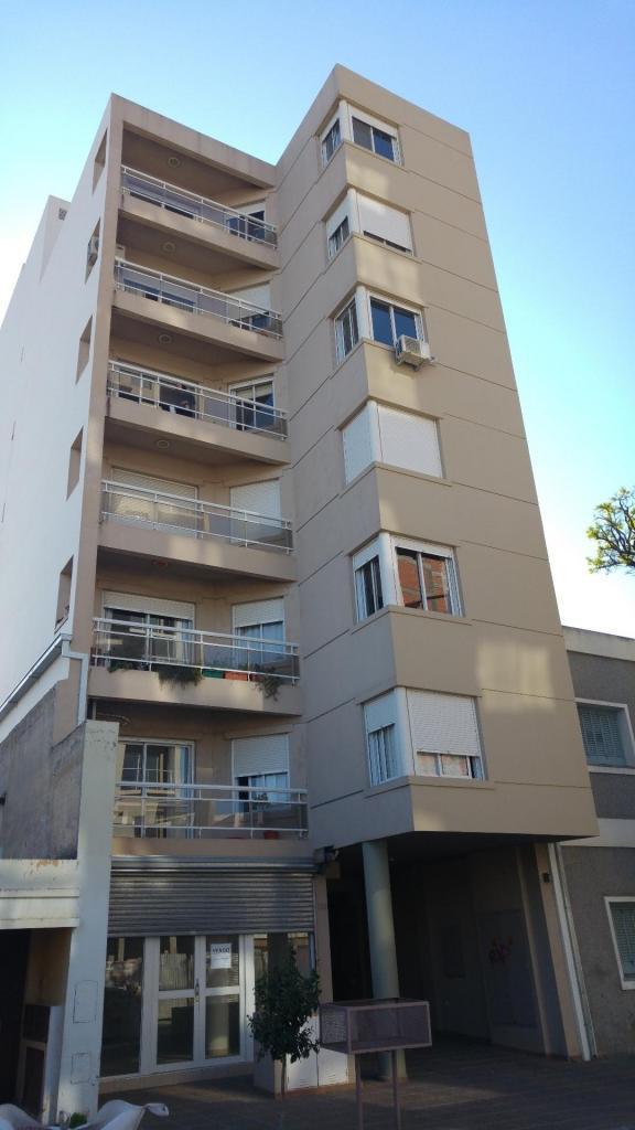 Dpto venta 2 dorm. 2 b. cochera c/balcón frente en Tucuman 139