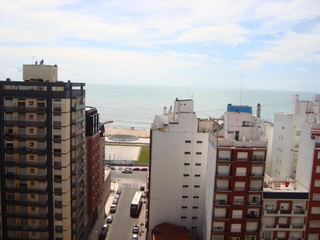 3 ambientes externo c/balcón Colón 1500