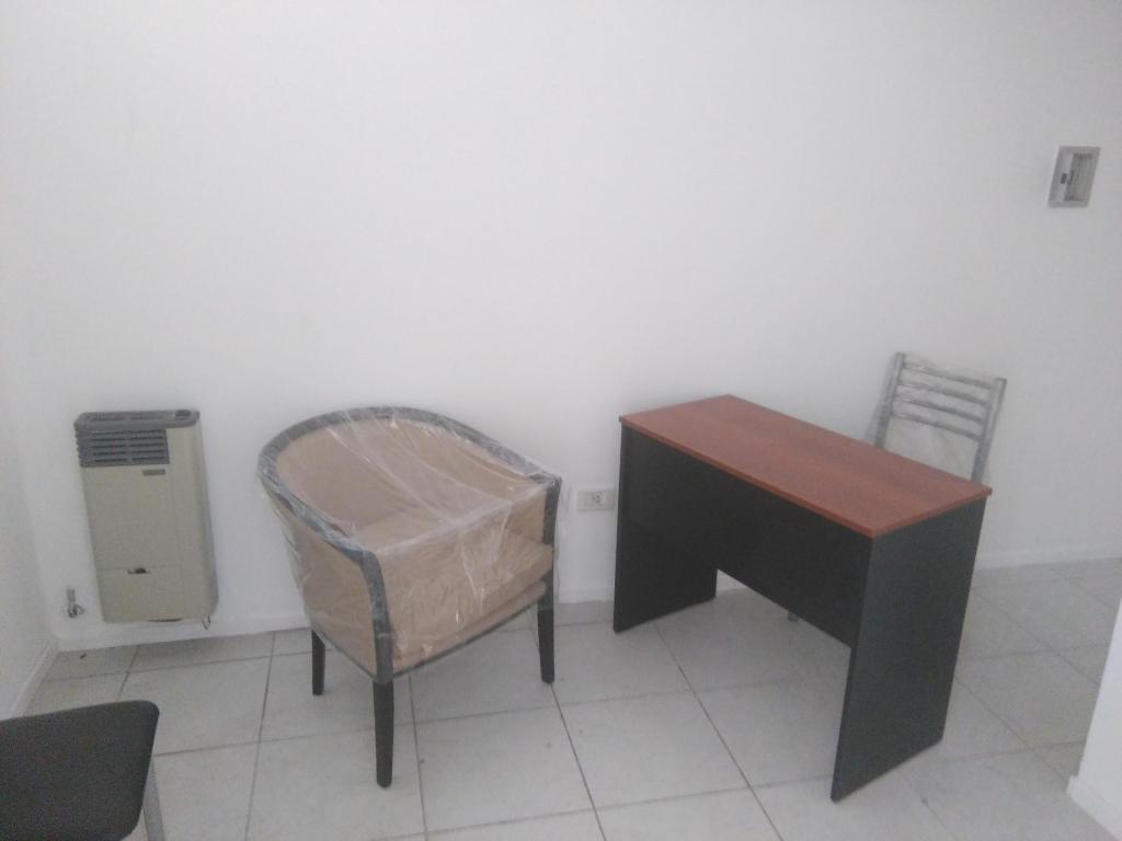 VENDO LOCAL 2 PRIVADOS, KITCHEN Y BAÑO PLENO CENTRO DE NQN 2994057898