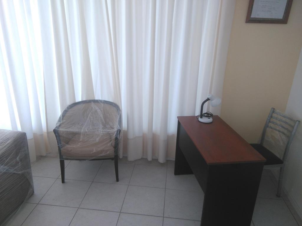 VENDO LOCAL 2 PRIVADOS, KITCHEN Y BAÑO PLENO CENTRO DE NQN 2994057898