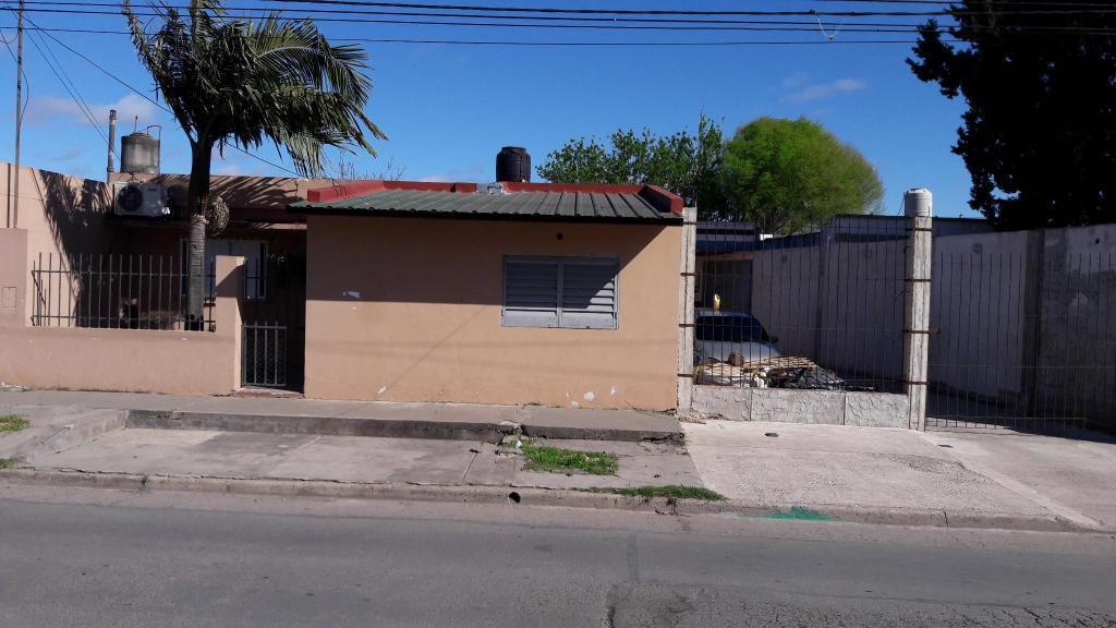 DUEÑO VENDE CASA CON GALPON IDEAL TALLER,VENTA AUTOS,SUPERMERCADO ACEPTO OFERTAS CONSULTAR