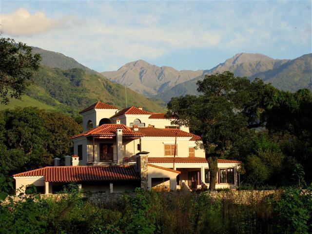 Espectacular Residencia, Castellanos