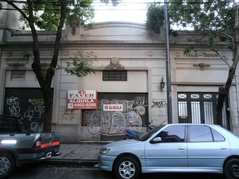 Alquiler Local con oficinas Entrada de auto PH al frente en San Cristobal