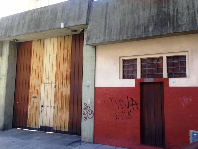 Deposito con vivienda en  730 m2, en Alquiler