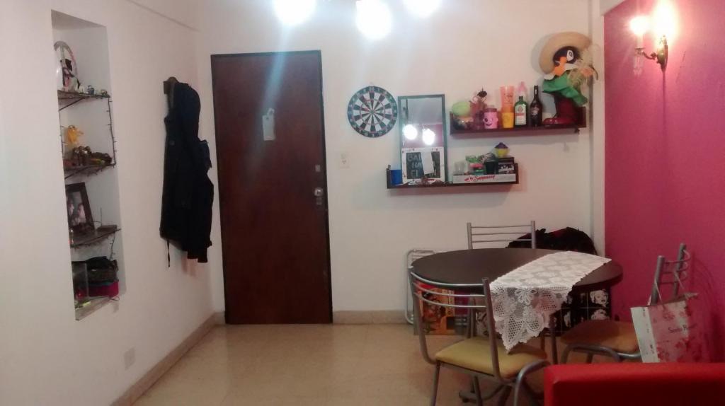 EXCELENTE DEPARTAMENTO DE 2 AMBIENTES CON BALCÓN