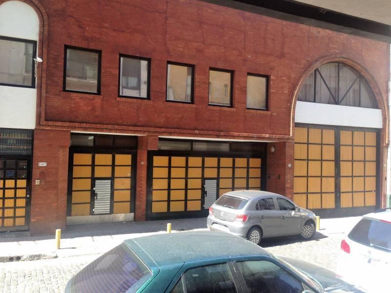 Deposito con oficinas 900 m2 en venta, en el barrio de