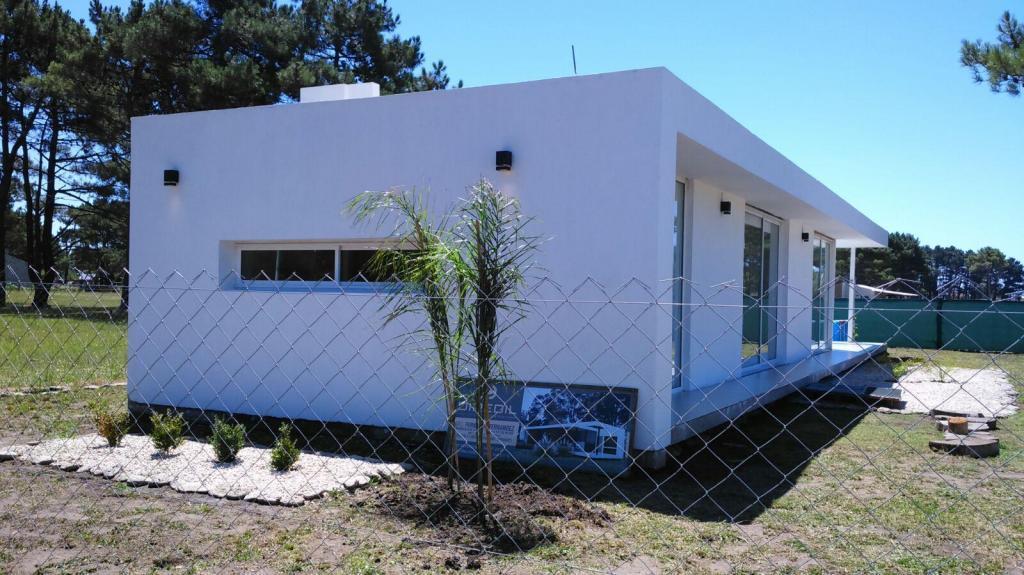 Alquilo casa en La Caleta partido de Mar Chiquita para 5 pers. a 5 cuadras del mar