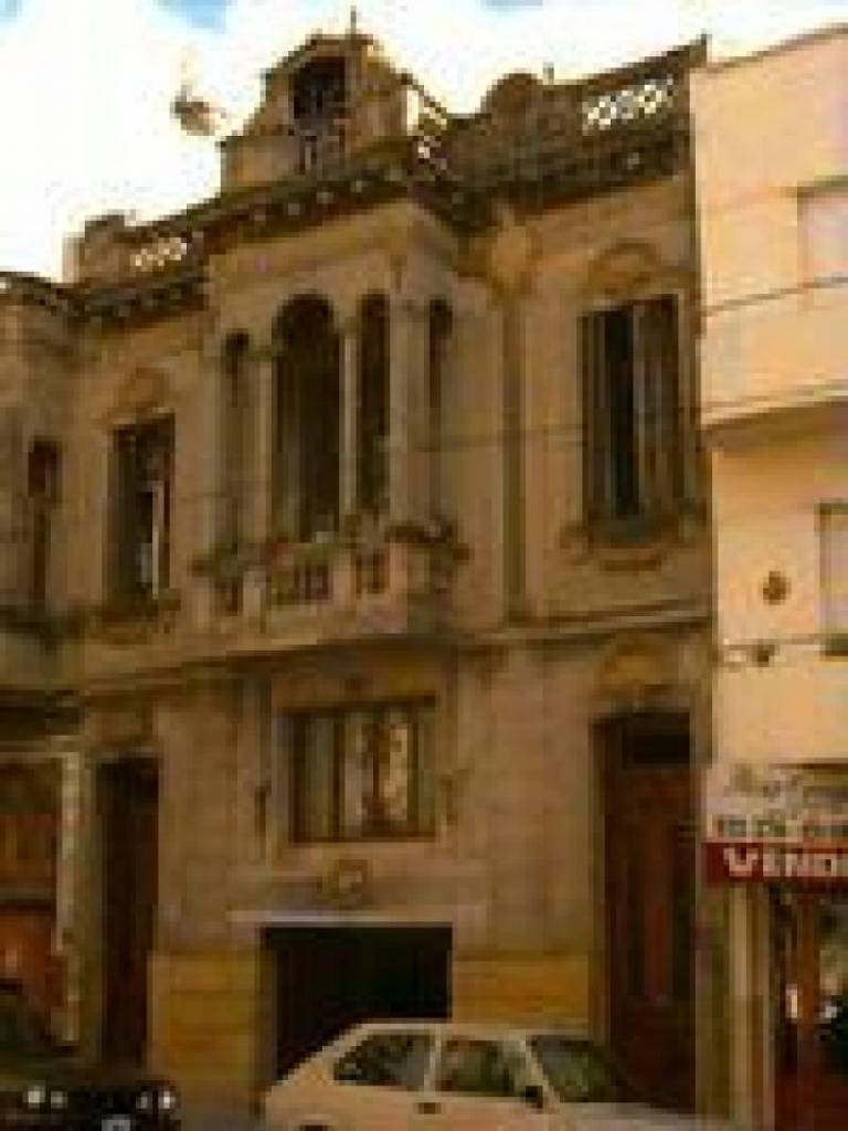 Gran Casona de estilo en alquiler para local Comercial