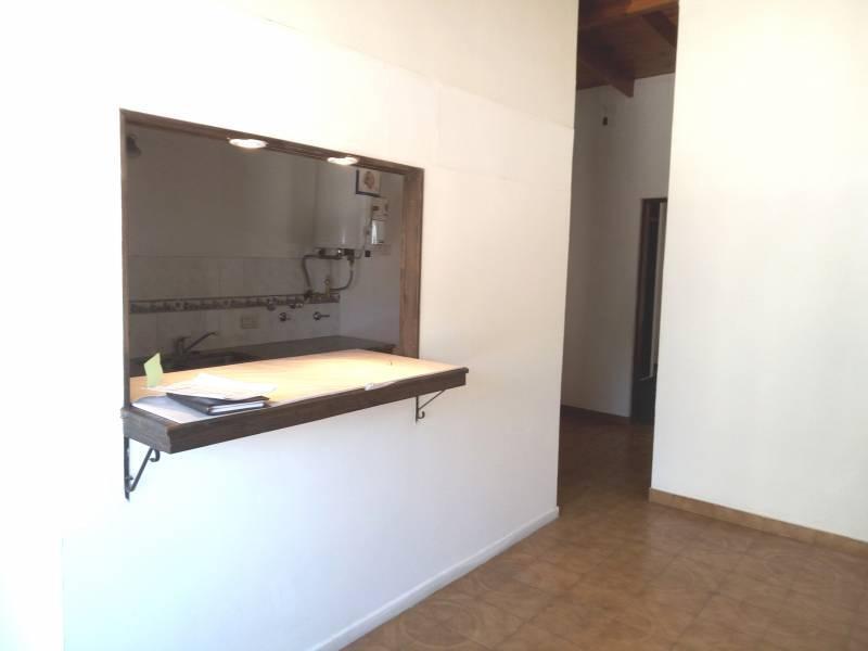 ALQUILO EN 28 E/ 42 Y 43 DEPARTAMENTO EN PLANTA ALTA DE 1 DORM