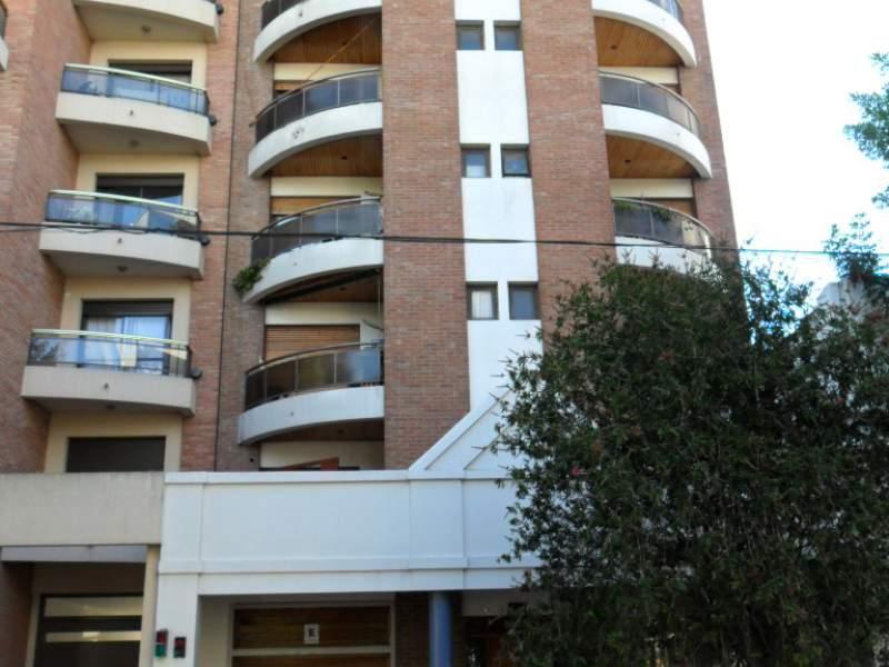 Departamento en alquiler con cochera  Calle 60 E/ 9 y 10 Dacal Bienes Raices