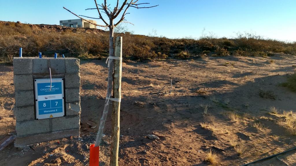 PERMUTO TERRENO EN CHOCON MEDIO 607 M3 POR VEHICULO MENOR /MAYOR VALOR